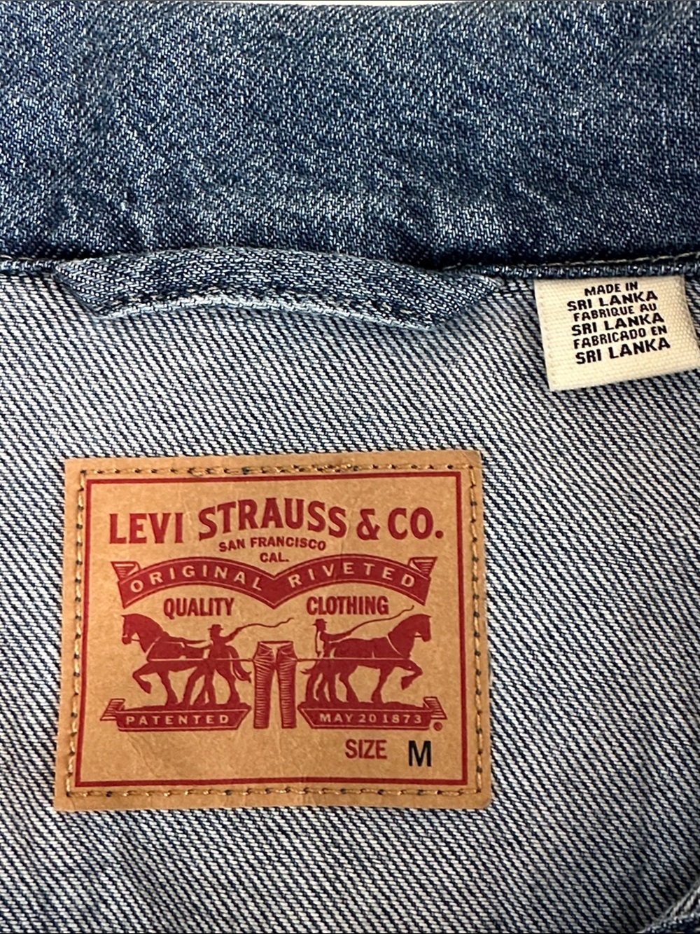 NWOT Levi's Women's Light Blue Denim Trucker Jacket - Picture 4 of 6